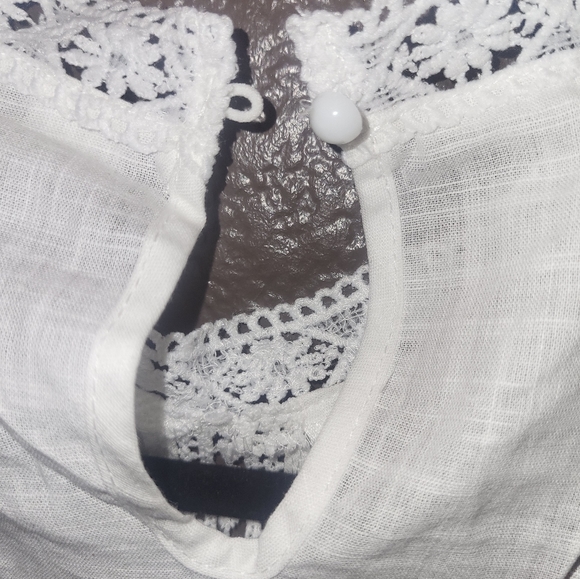 NEW WITHOUT TAGS EMBROIDERED TOP. SUPER CUTE. - Picture 3 of 6